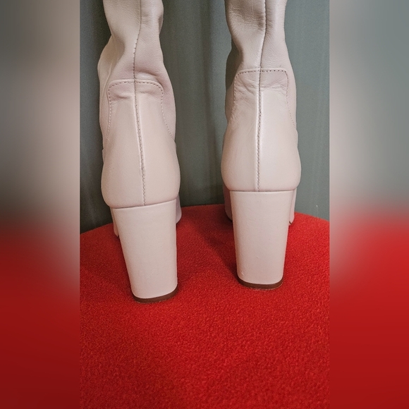 ZARA Leather Knee high boots in Bone. Size 6 - Picture 12 of 16